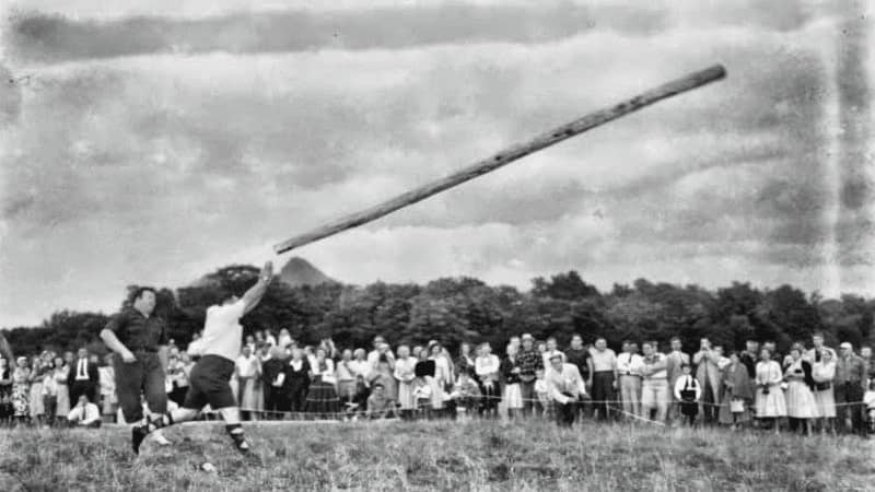 caber toss at first annual Grandfather Mountain Highland Games in 1956